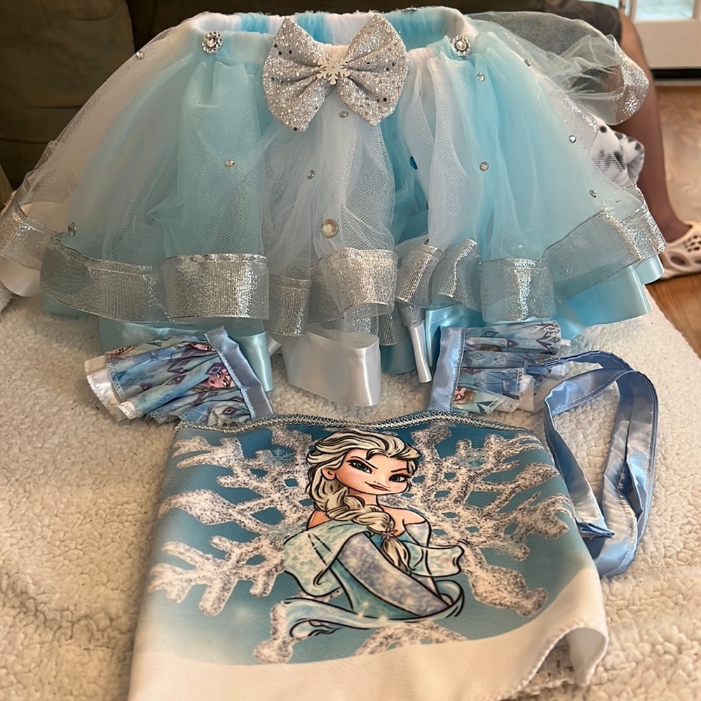 Absolutely gorgeous handmade 2 piece Elsa tutu/top outfit